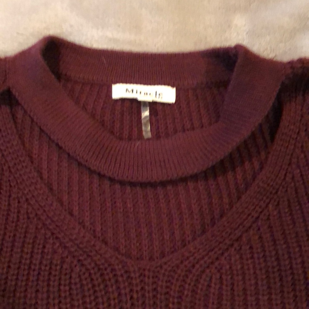 Maroon cozy winter sweater - Picture 2 of 2